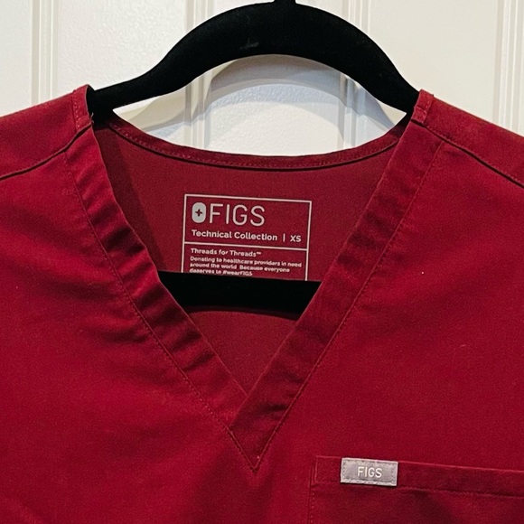 FIGS BURGUNDY SCRUB SET - Picture 3 of 5